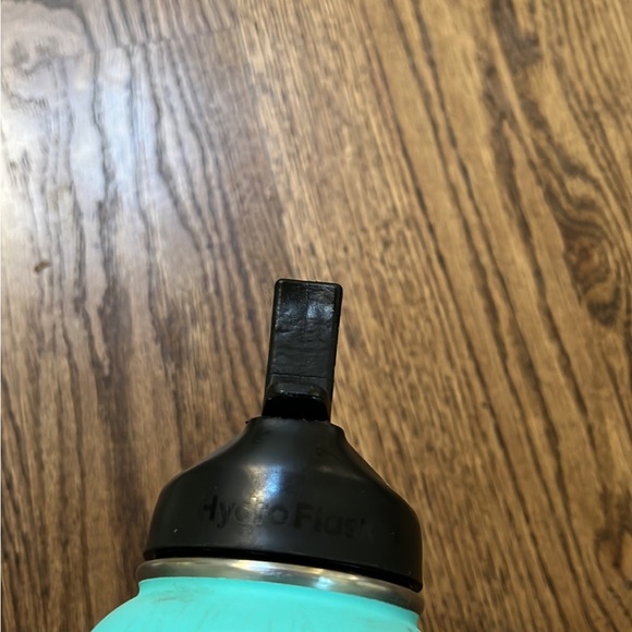 Hydro flask 32oz - Picture 4 of 5
